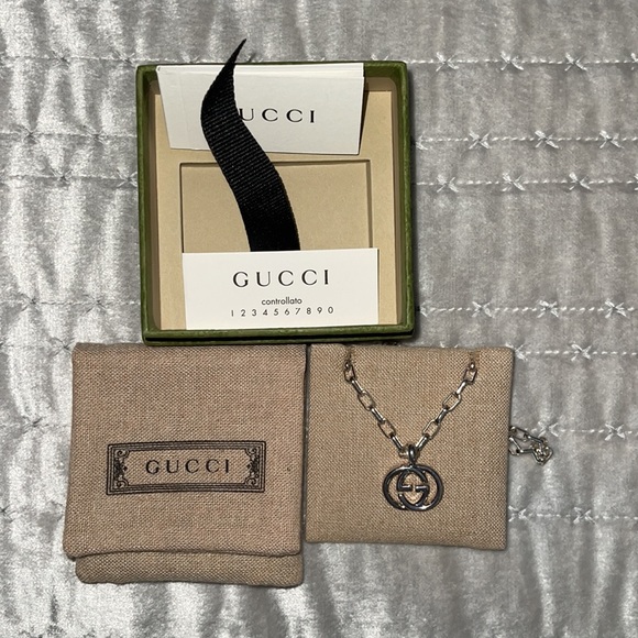 🛑 SOLD 🛑Gucci Preloved necklace excellent condition GG logo come with box n DB - Picture 12 of 15